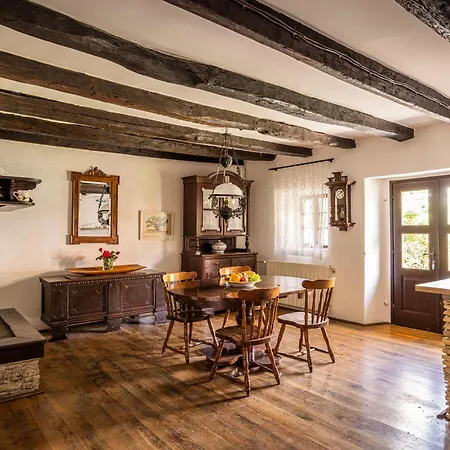 Casa Rustica 1838 Holiday home Sovinjak